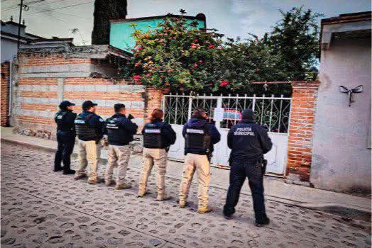 Realizan cateos en La Valla; aseguran vehículos y detienen a una persona.